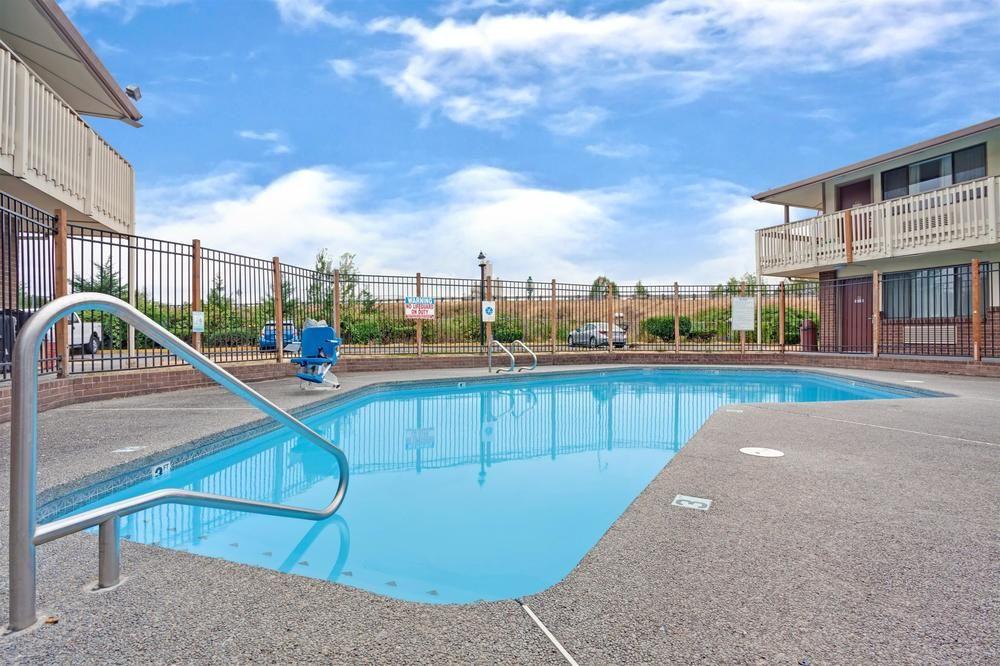 Econo Lodge Kent Exterior foto