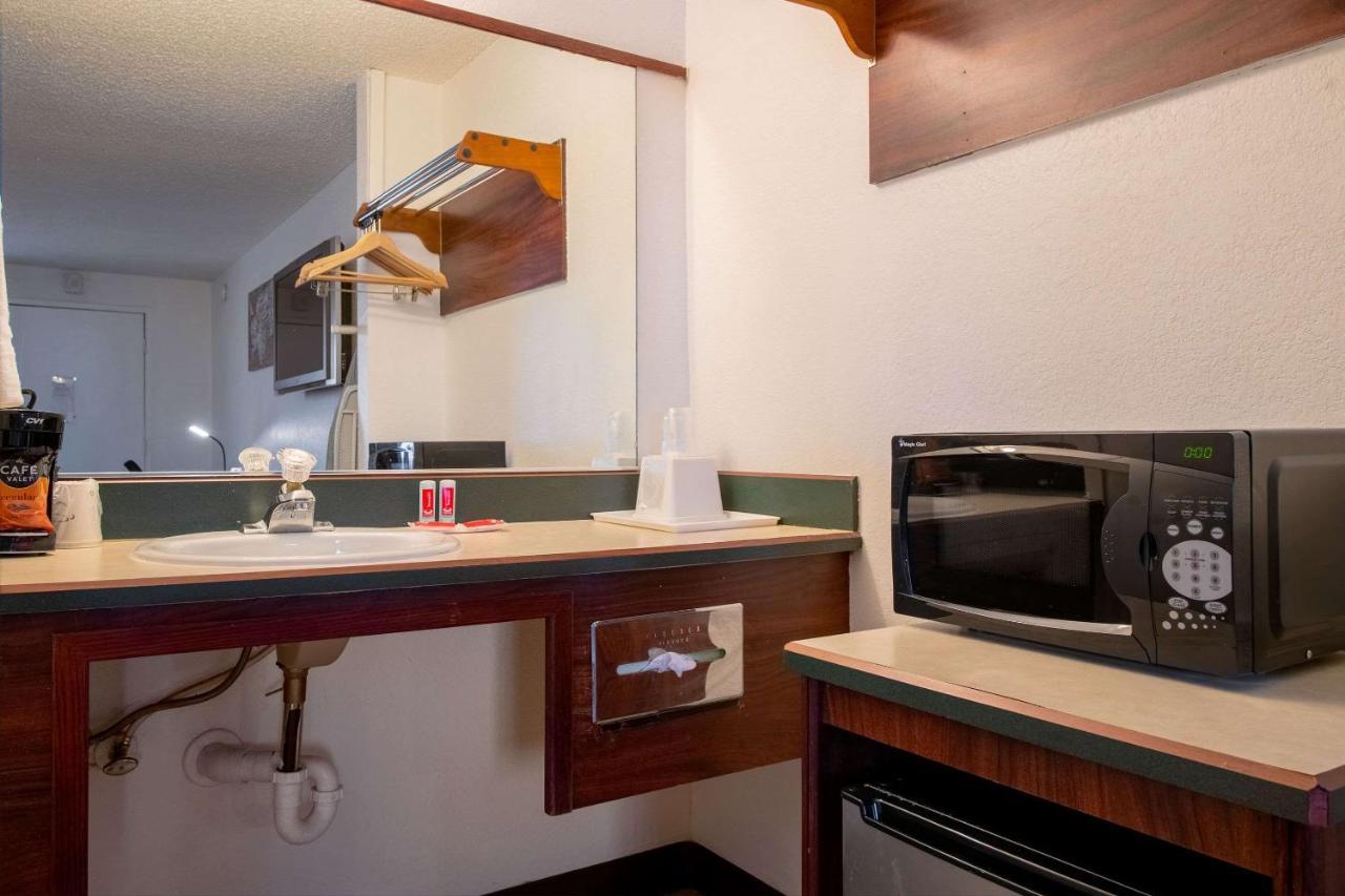 Econo Lodge Kent Exterior foto